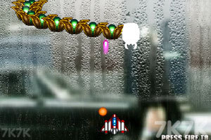 透明玻璃上的战斗机